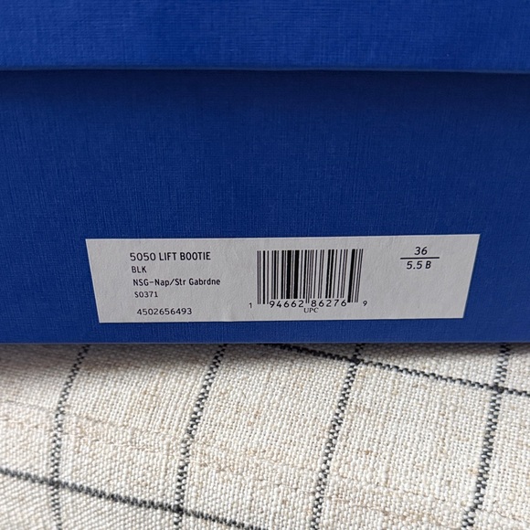 Stuart Weitzman 5050 Lift Bootie, size 36 - Picture 2 of 5